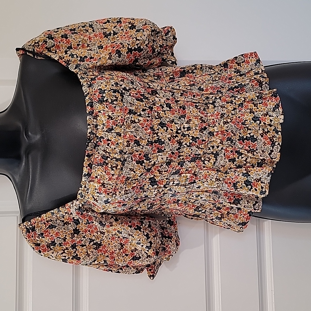 Cropped floral top